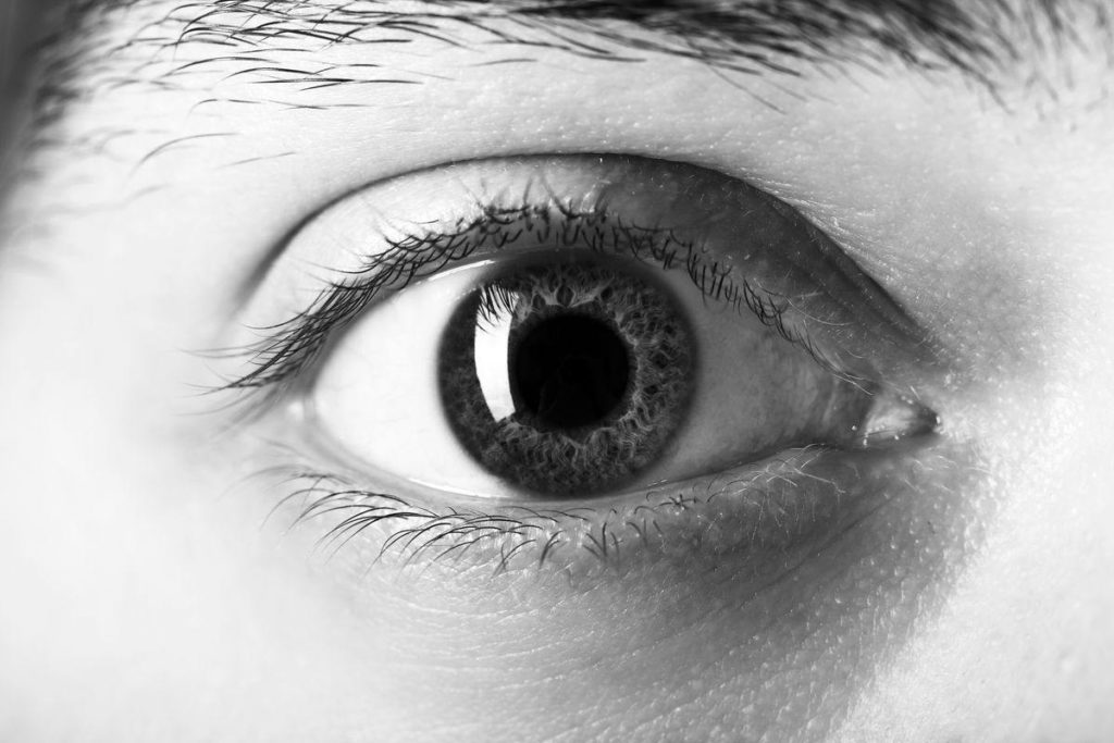 Scratched Eye - Symptoms & Treatment