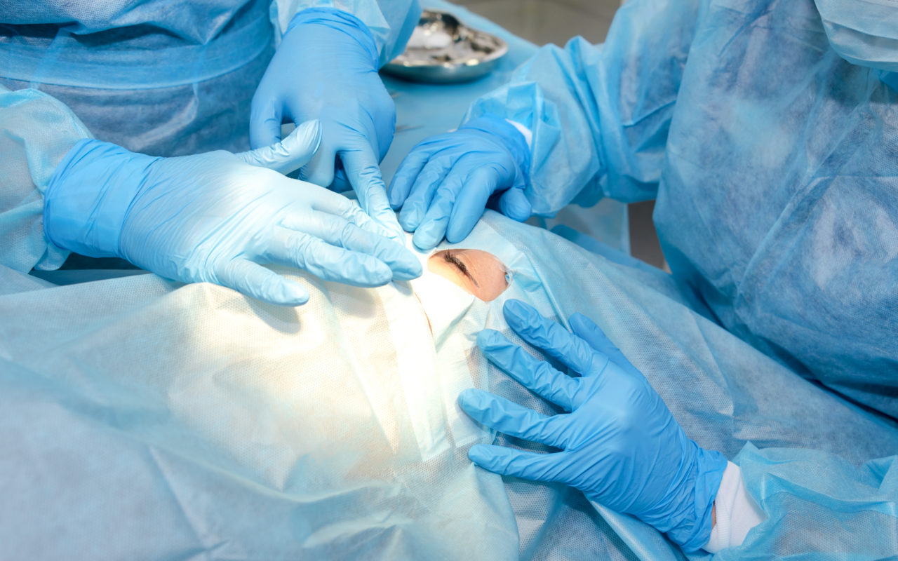 choosing lasik surgeon