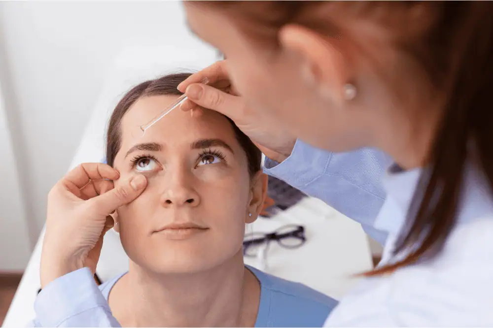 How long between cataract surgery on each eye